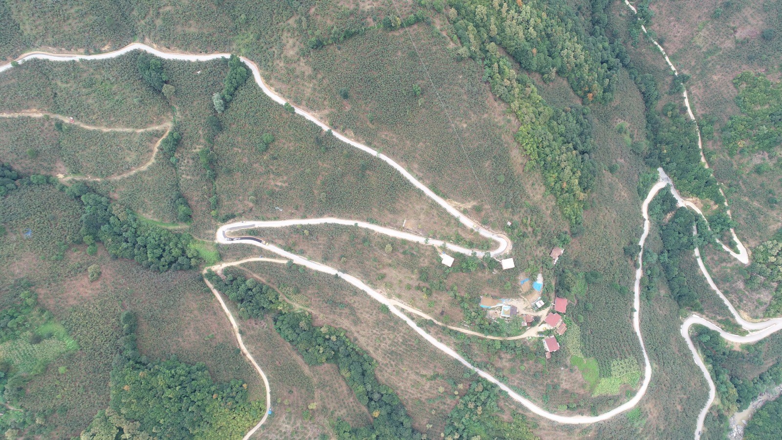 İKİ İLÇE YILLARDIR BU YOLU BEKLİYORDU